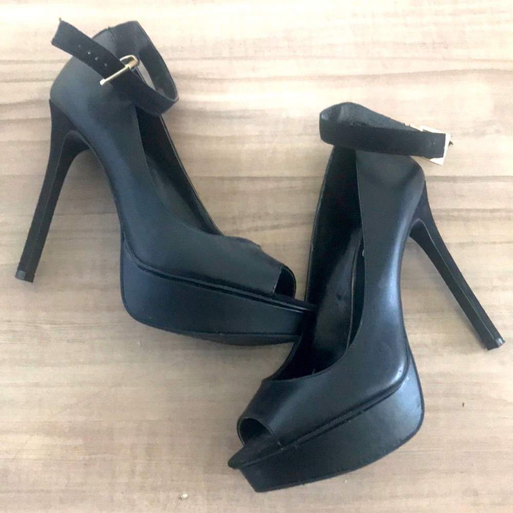 Jessica Simpson heels